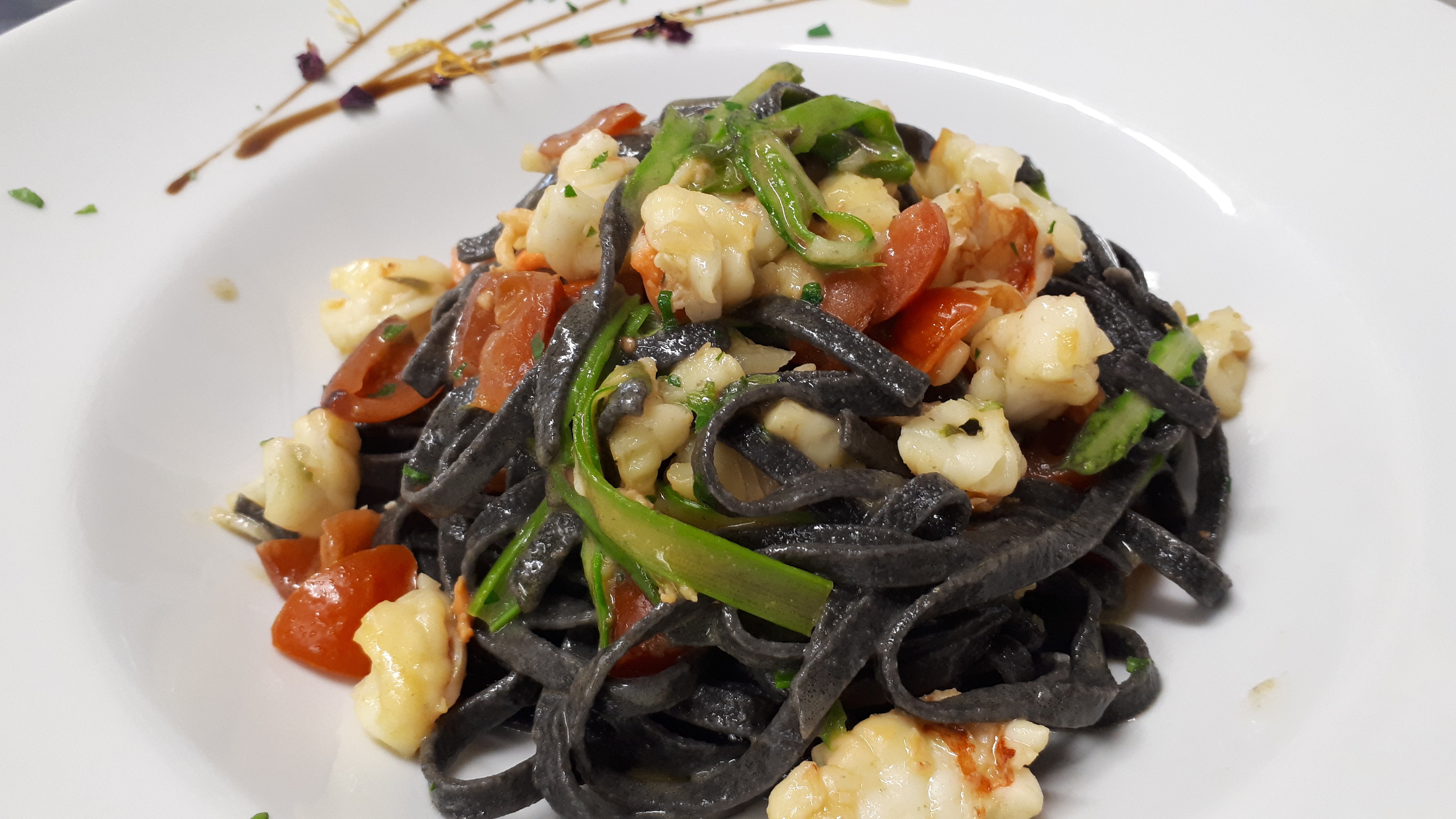 Tagliolini con gamberi e asparagi
